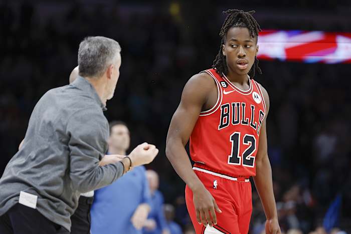 November 25, 2022; Chicago Bulls head coach Billy Donovan talks to Ayo Dosunmu during overtime at Paycom Center vs. Oklahoma City Thunder.
